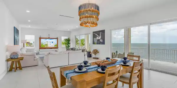Image 4: Dining and Living with a Gulf View