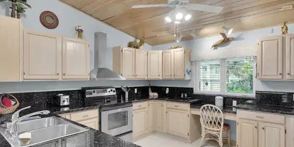 Image 4: 651 9th Street
