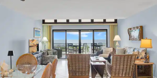 Image 3: Living - Balcony