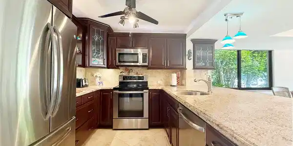 Image 2: Kitchen