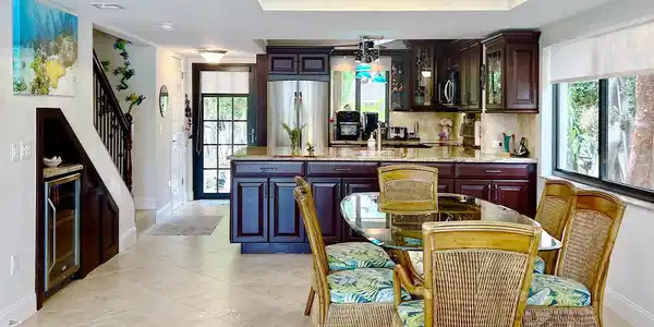 Image 4: Dining Area