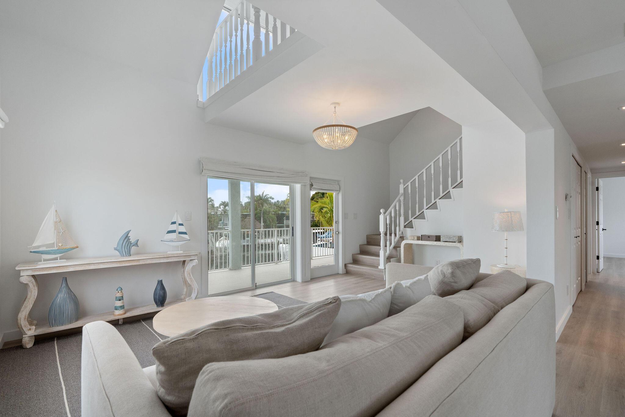 Image 3: Living room