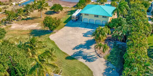 Image 3: 2 Acre Open Water Estate