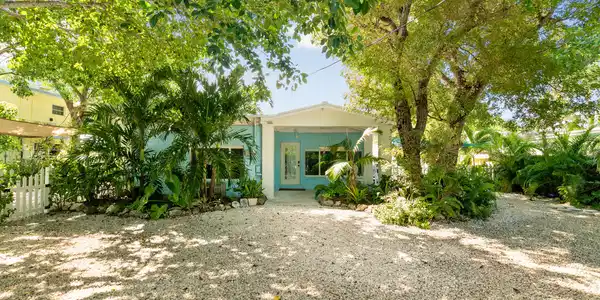 23 Seagate Boulevard