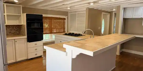 Image 2: Kitchen