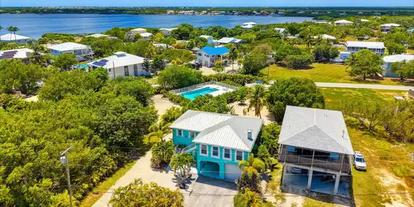 Image 3: 45-web-or-mls-1632 Bogie Dr - 044