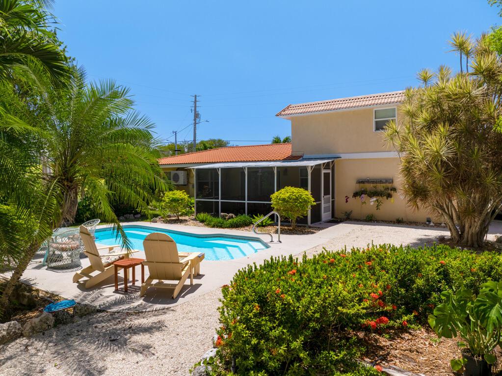 Image 2: Back, pool area