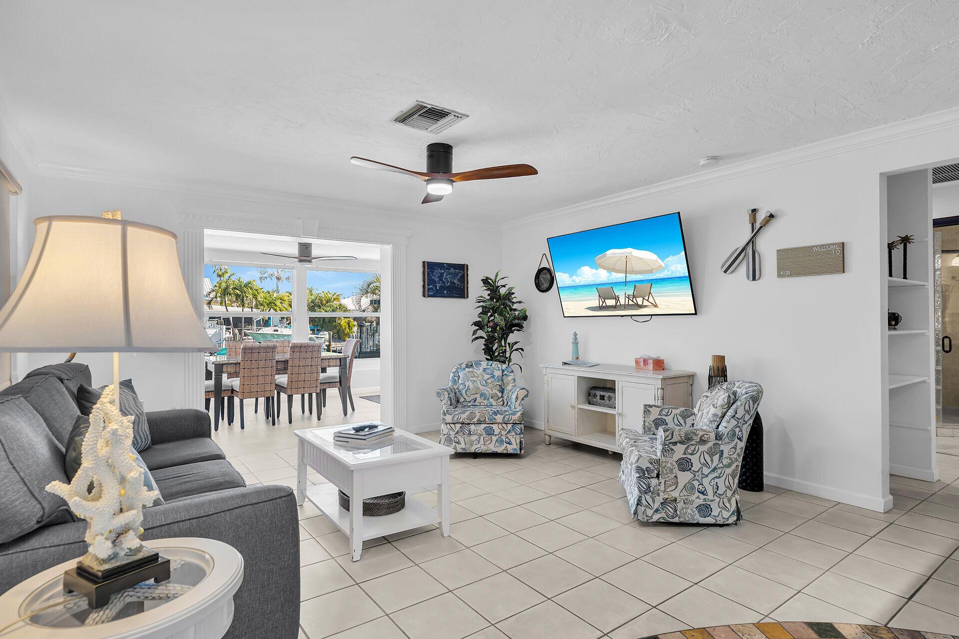 Image 3: Living Room 2