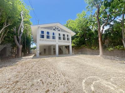 1033 Valencia Road