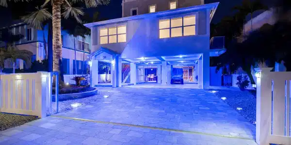 Image 2: 2