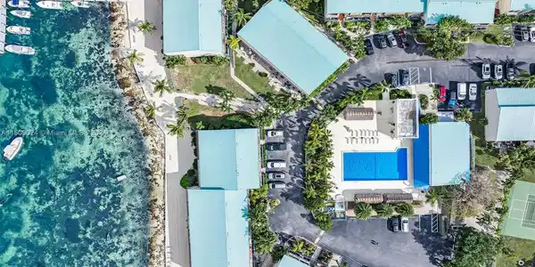 Image 4: aerial perfect