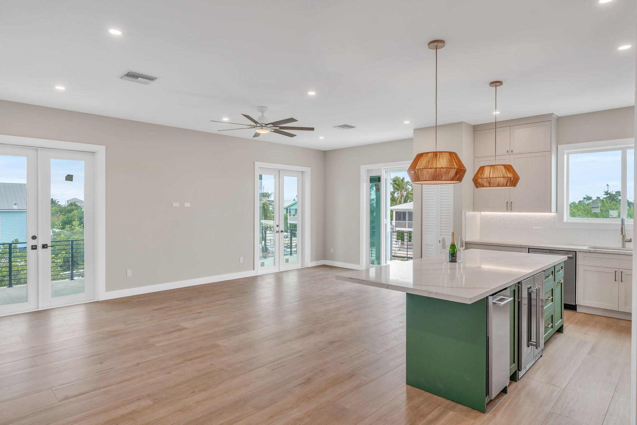 Image 3: Open Floor Plan