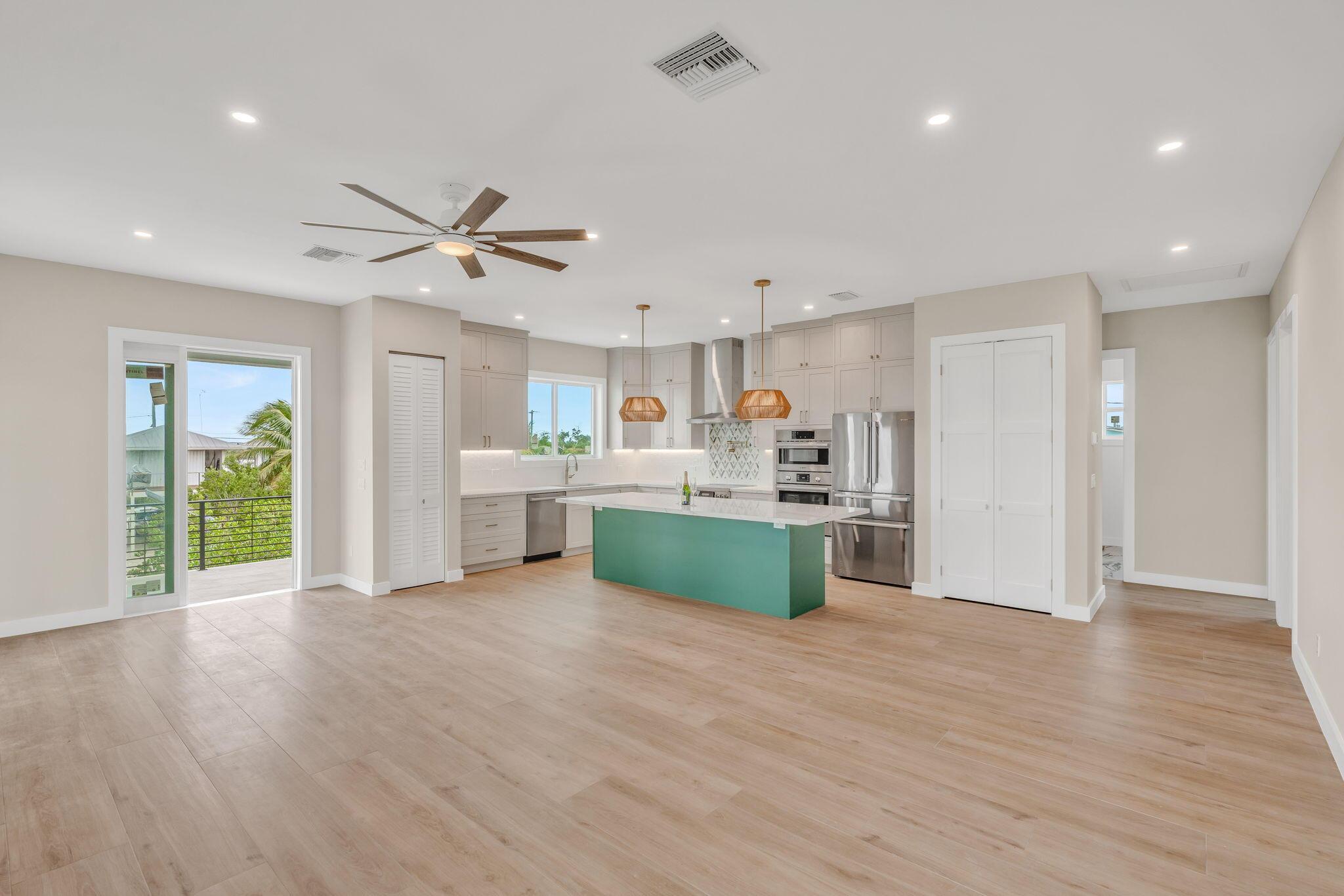 Image 4: Open Floor Plan