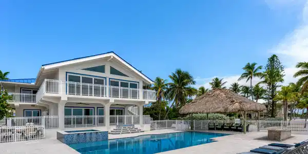 Image 2: Refined Oceanfront Living