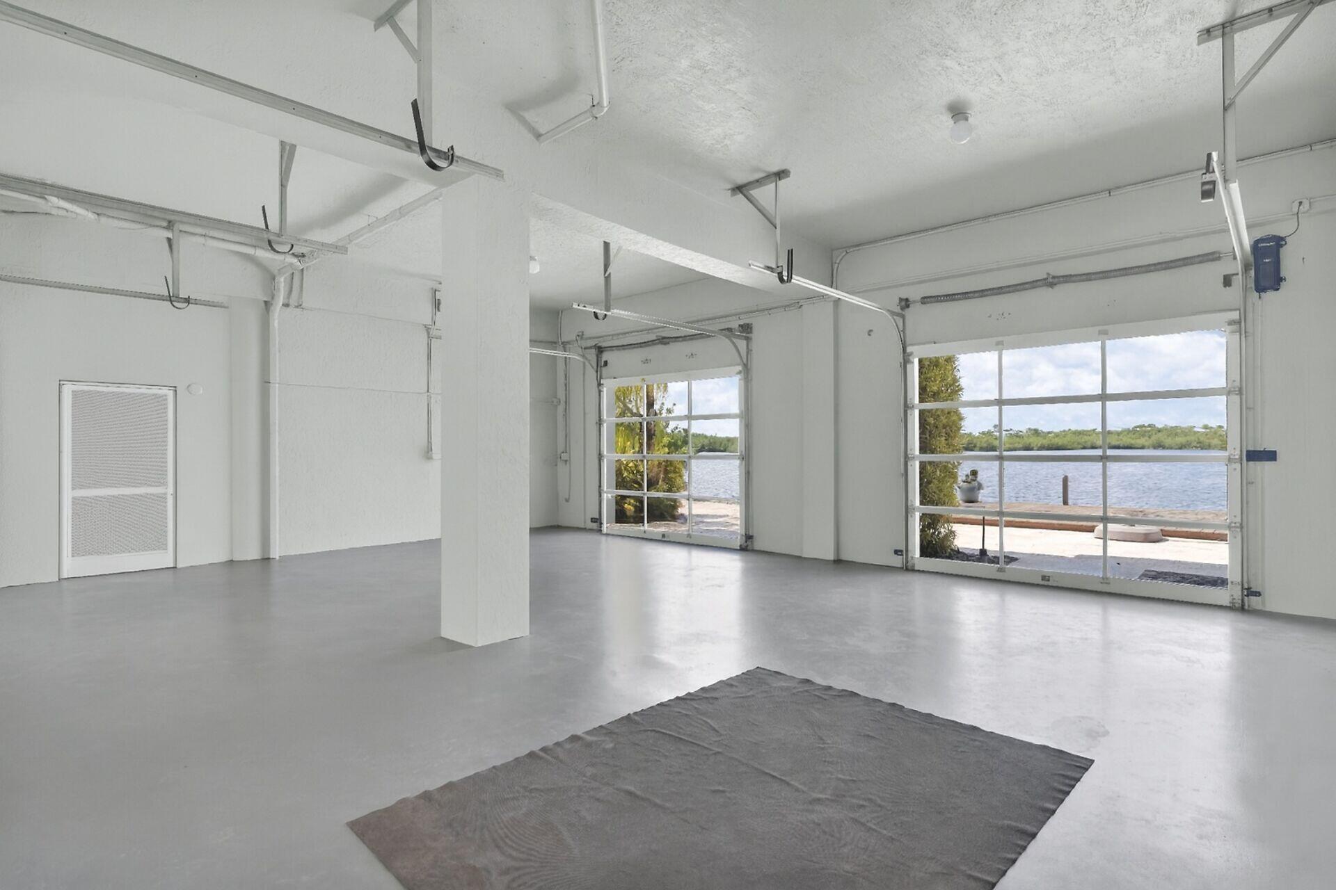 Image 3: Garage-Virtually Staged