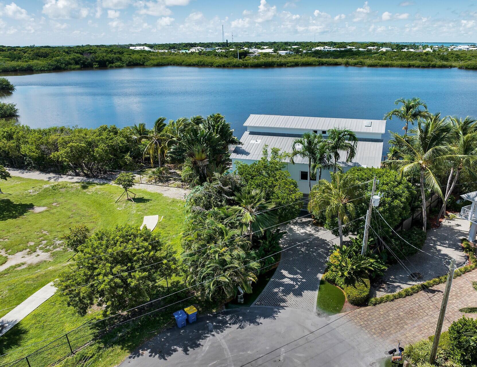 Image 4: Serene Lakefront Setting