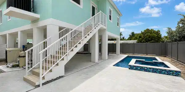 Image 3: rear side exterior