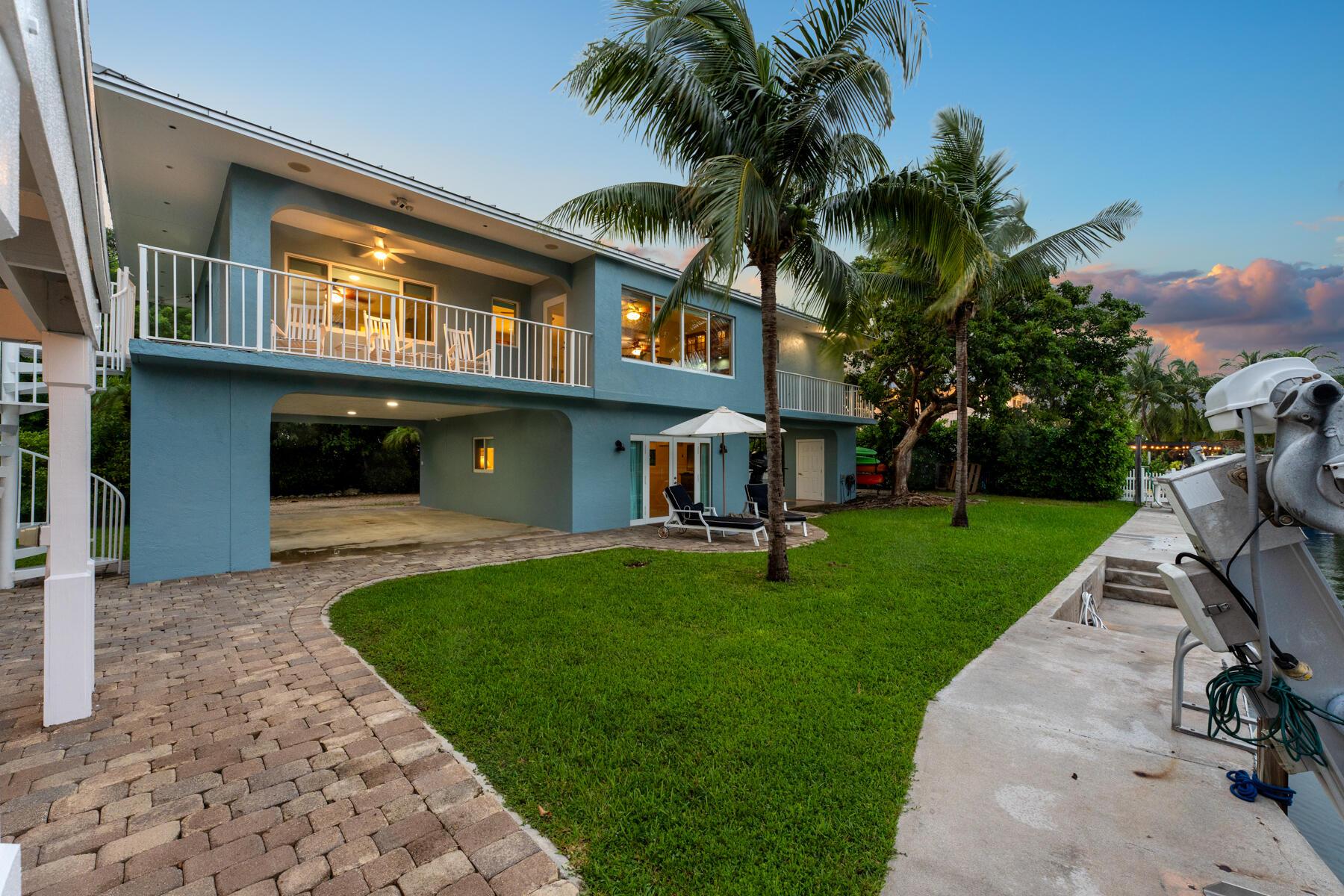 Image 3: Back yard