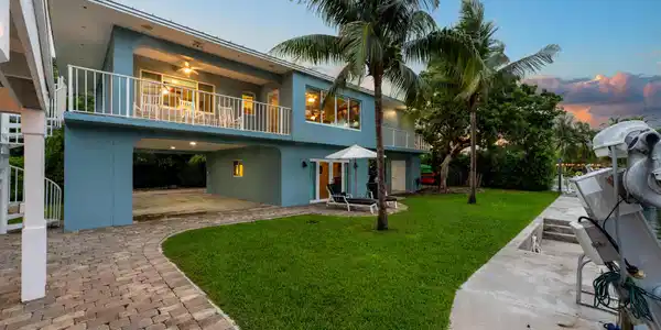 Image 3: Back yard