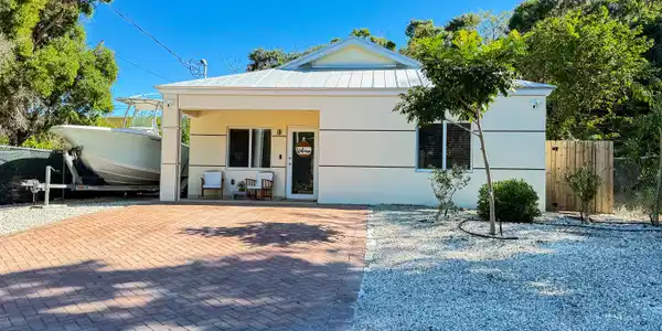 38 Coral Way