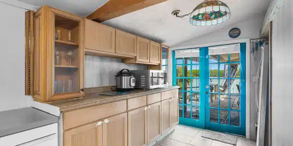 Image 4: kitchen