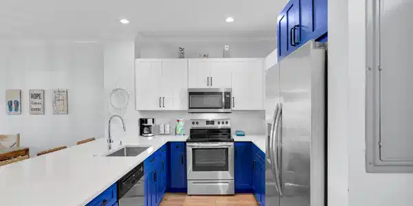 Image 3: Kitchen