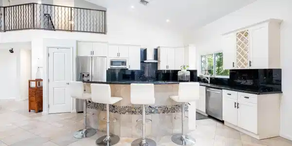 Image 3: Kitchen