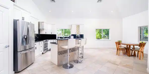 Image 4: Kitchen