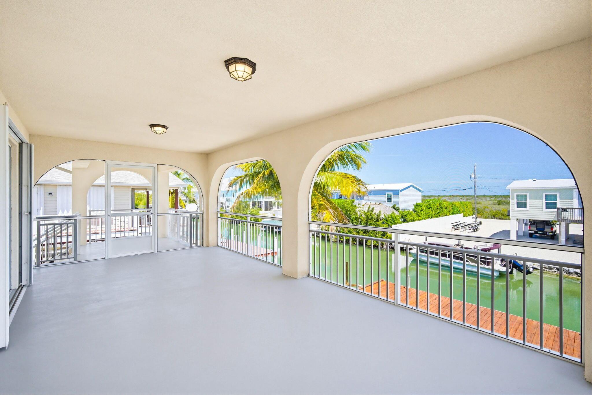 Image 4: Screened Porch