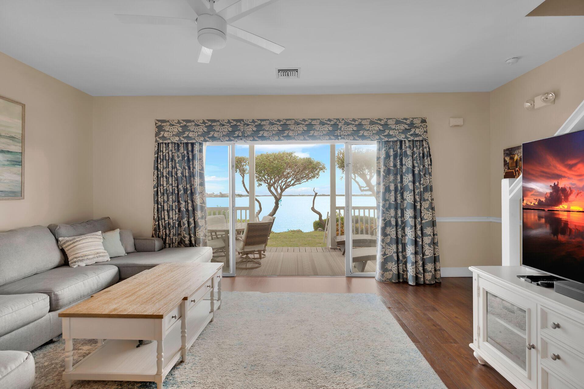Image 2: Breathtaking Open Water Views