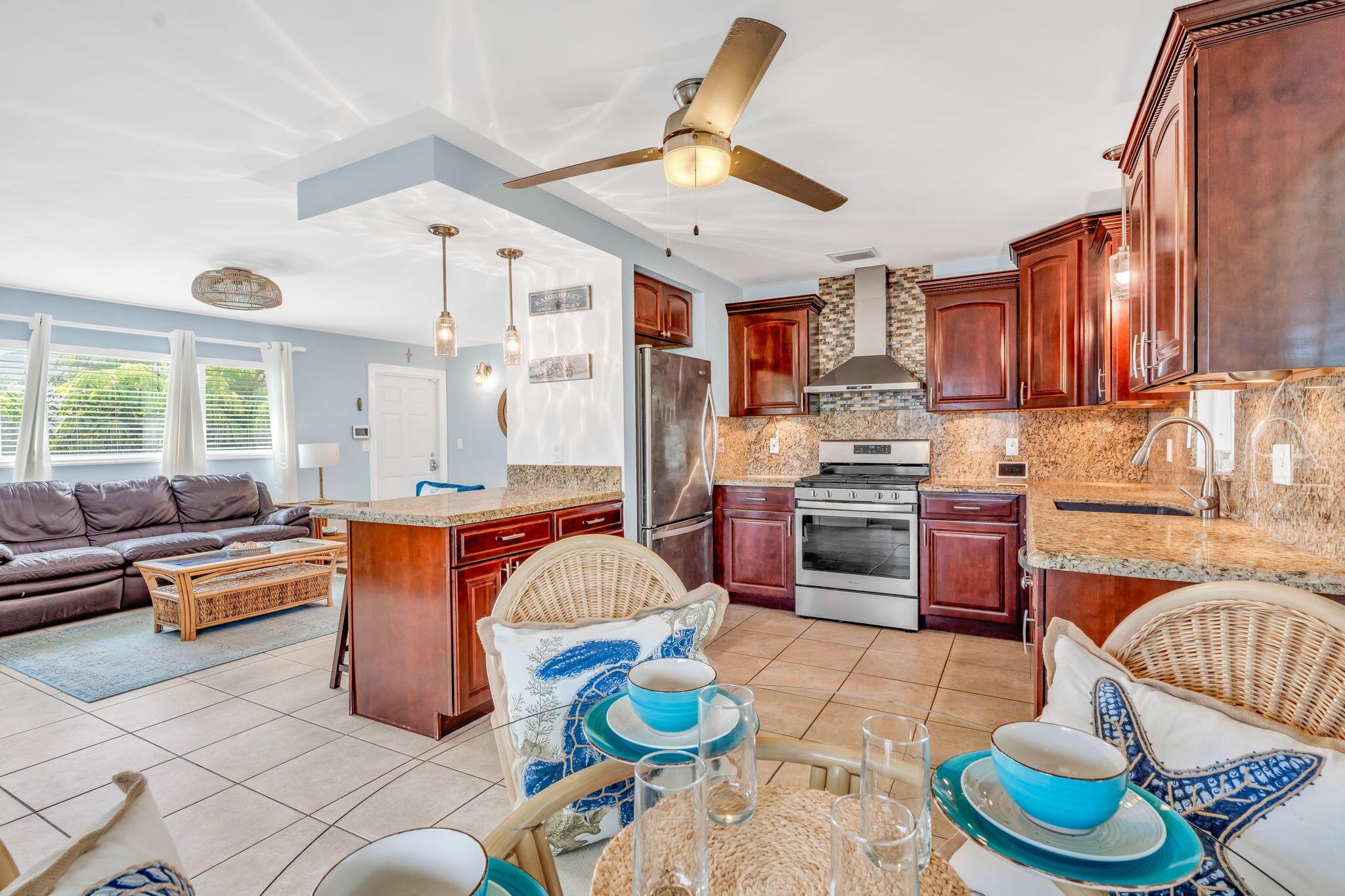 Image 3: Open Floor Plan
