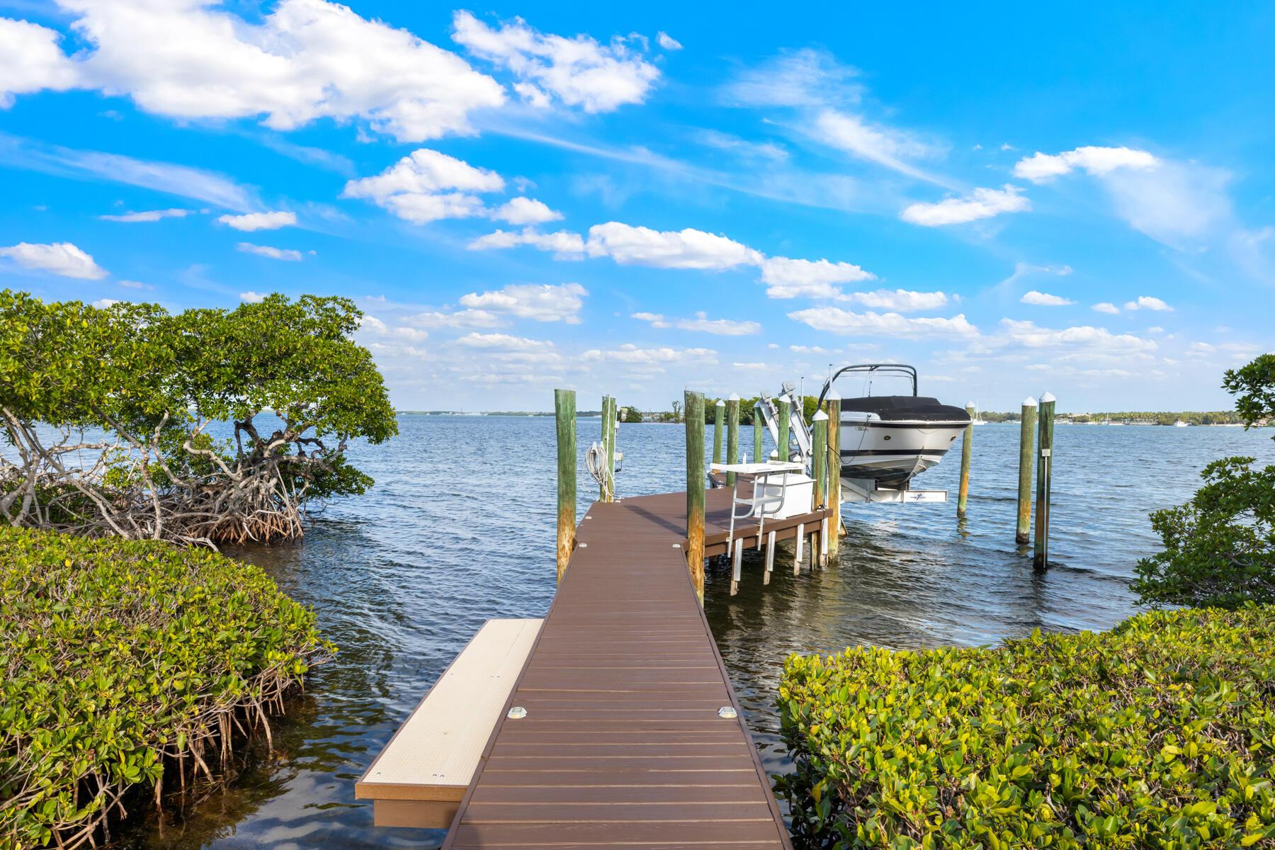 Image 4: Pier dock is short