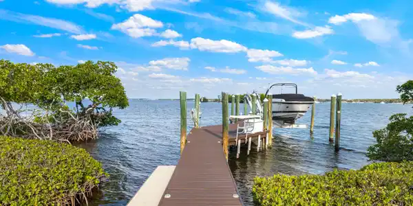 Image 4: Pier dock is short