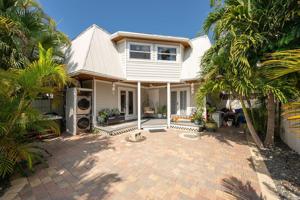 3327 Harriet Avenue