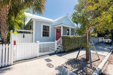 1121 Whitehead Street