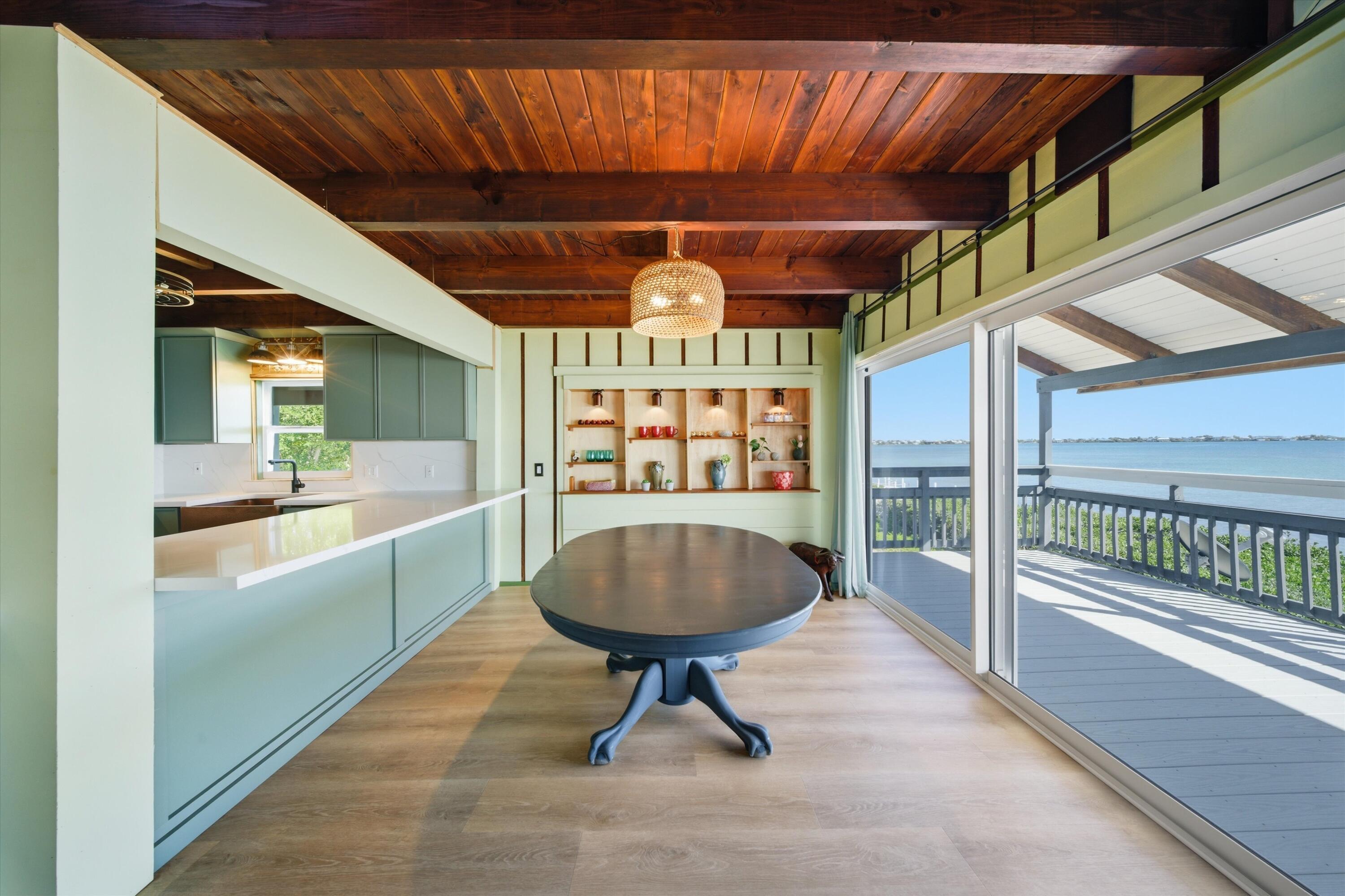 Image 4: 27 Dine with a view