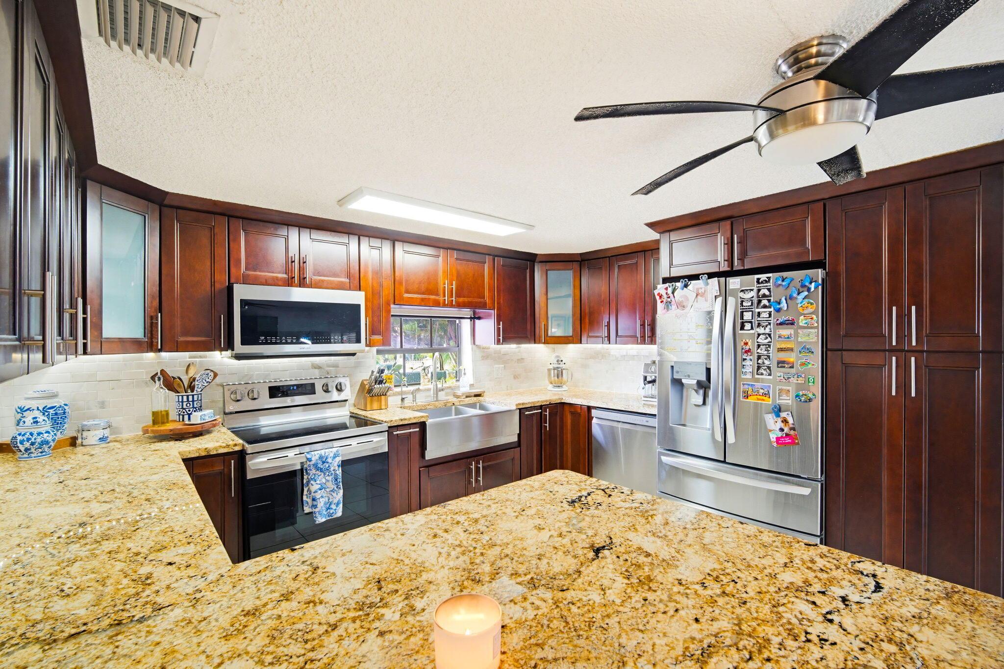 Image 2: 16-web-or-mls-313 Ave D 016