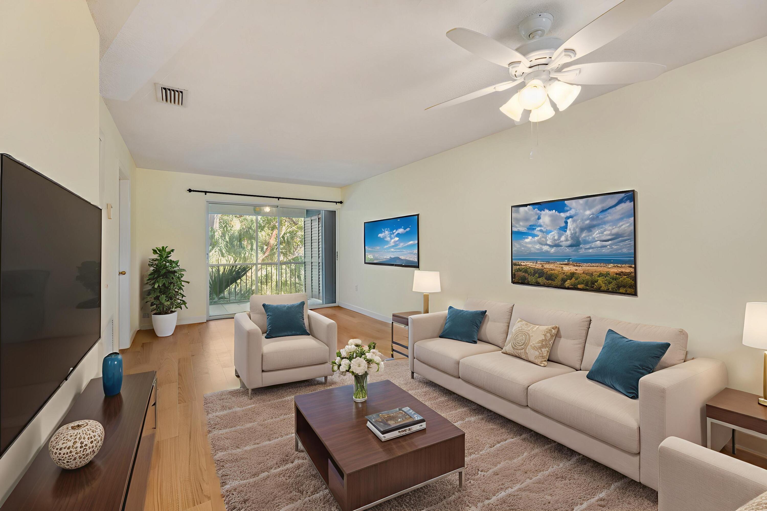 Image 2: Large living space