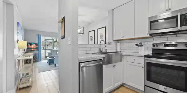 Image 2: Kitchen