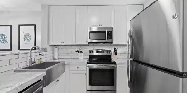 Image 3: Kitchen