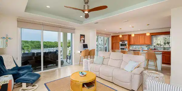 Image 4: Open floor plan