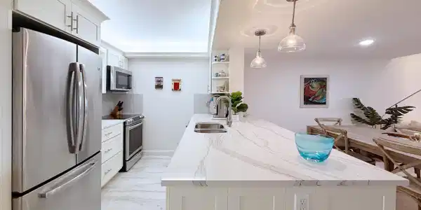 Image 4: Kitchen