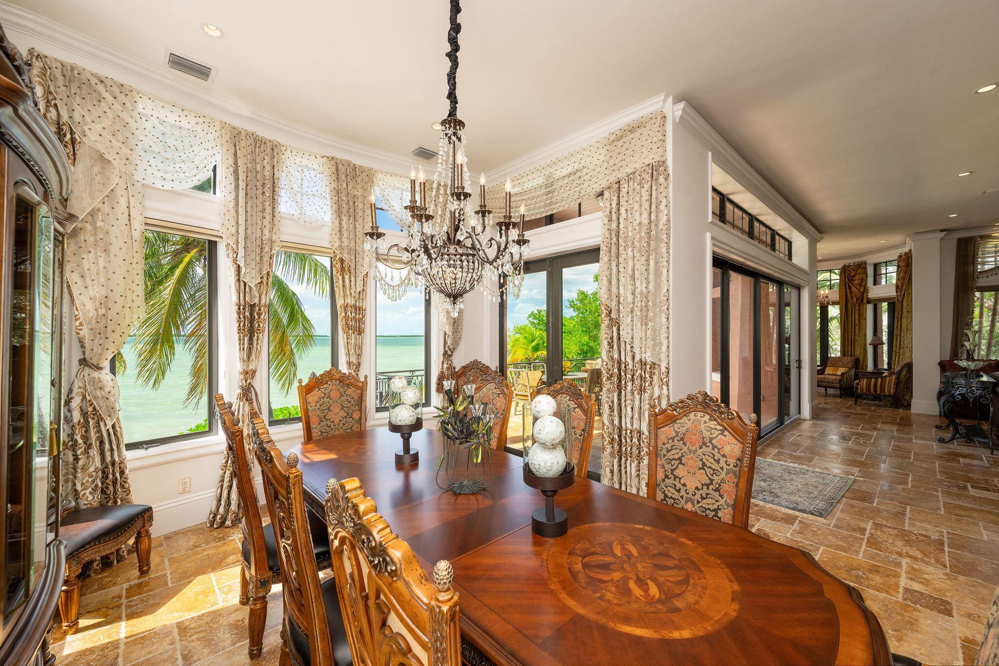 Image 4: DINING  FOR EIGHT