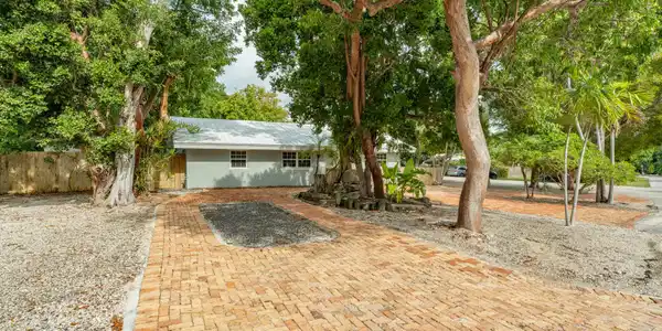 273 Hibiscus Street