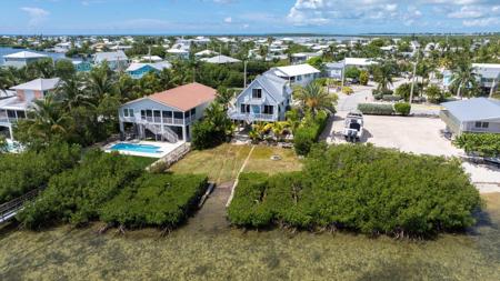 231 W Indies Drive