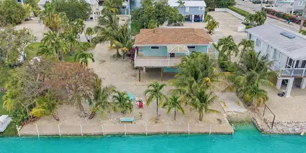 Image 4: Ocean side