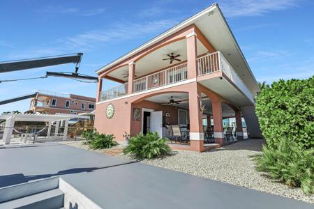 1522 Aqueduct Lane