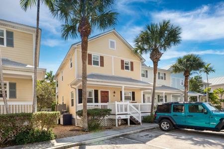 26 Coral Way