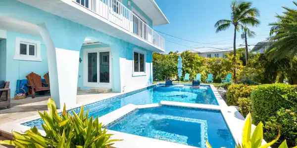 Image 3: Pool and spa