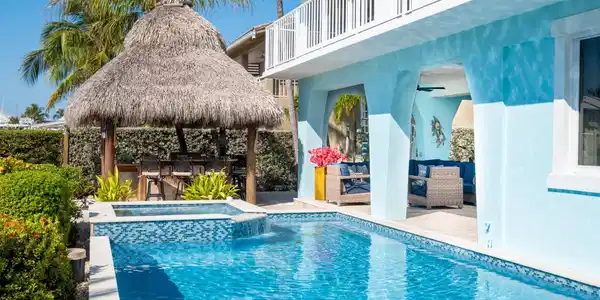 Image 4: Pool, tiki & entertaining area